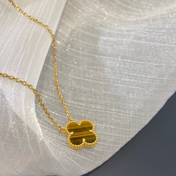 Van Cleef & Arpels Tiger's Eye Necklace without Diamonds - Picture 7 of 9